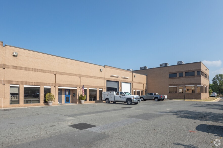 4001-4003 Westfax Dr, Chantilly, VA for lease - Building Photo - Image 3 of 5