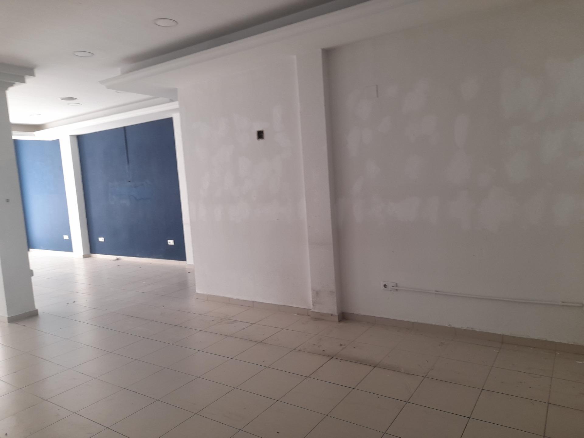 Retail in Cáceres, Cáceres for lease Building Photo- Image 1 of 8