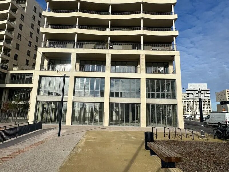 Retail in Bordeaux for sale Building Photo- Image 1 of 5