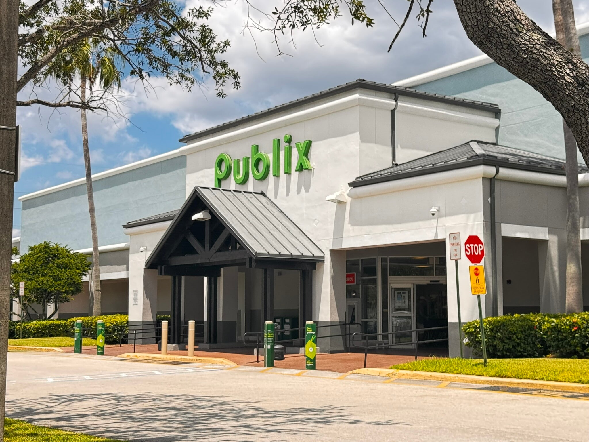 18201-18391 Pines Blvd, Pembroke Pines, FL for lease Building Photo- Image 1 of 14