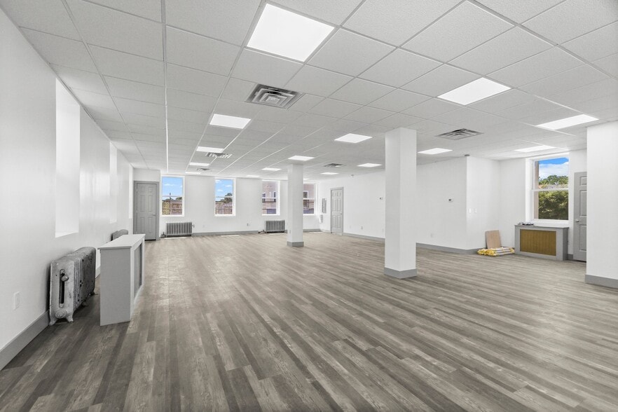 210 Augusta St, South Amboy, NJ for lease - Building Photo - Image 2 of 19