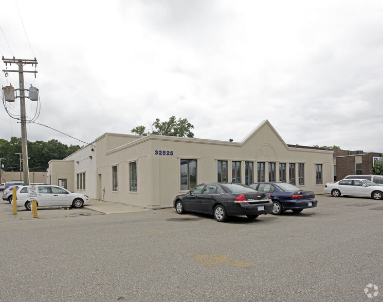 32525 Stephenson Hwy, Madison Heights, MI for sale - Building Photo - Image 1 of 1