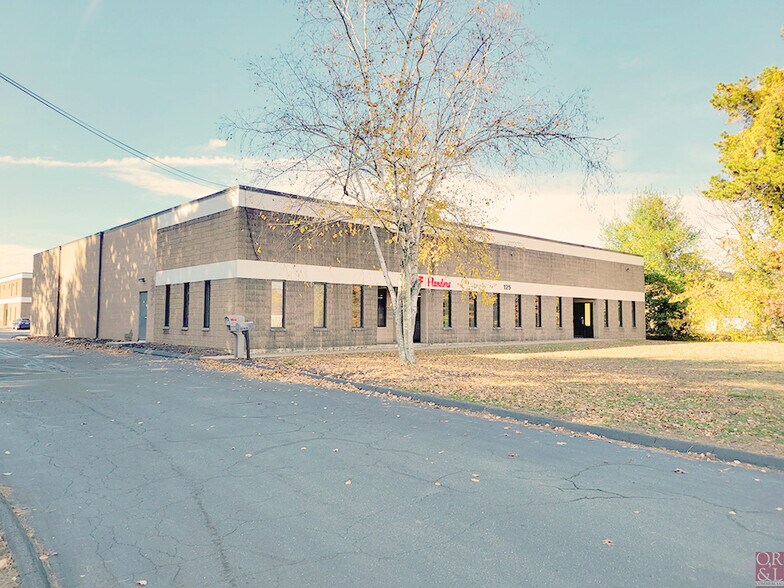 125 Old Iron Ore Rd, Bloomfield, CT for sale - Building Photo - Image 1 of 1