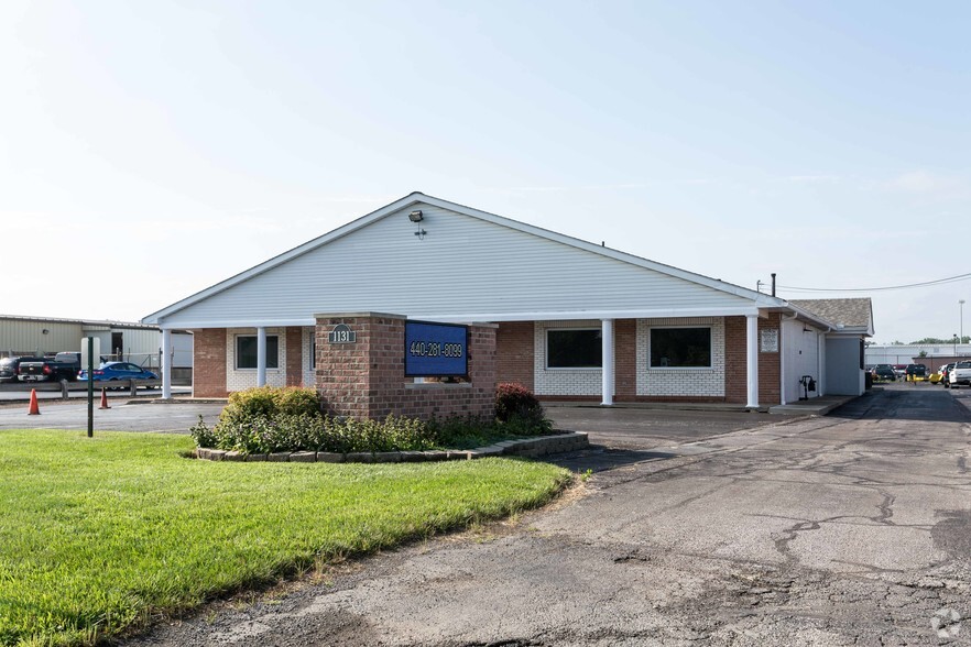 1131 E Broad St, Elyria, OH for lease - Primary Photo - Image 2 of 15