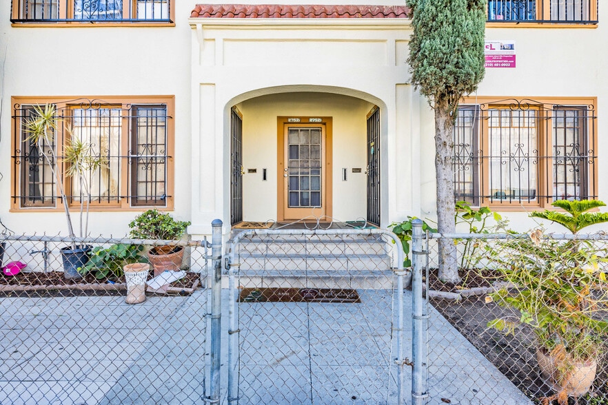 2752 W 15th St, Los Angeles, CA for sale - Building Photo - Image 1 of 7