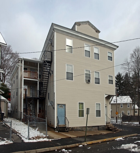 68 Anderson St, Naugatuck, CT 06770