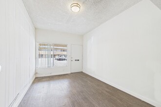 13615 Victory Blvd, Van Nuys, CA for lease Interior Photo- Image 1 of 2