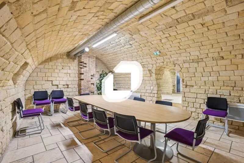 Retail in Paris for lease - Interior Photo - Image 2 of 14