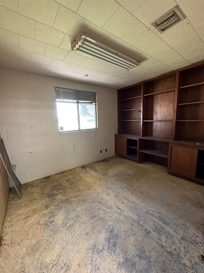 115 S Beech Ave, Shafter, CA 93263 Office for Lease