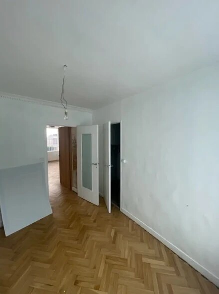 Retail in Vernaison for lease - Interior Photo - Image 2 of 3