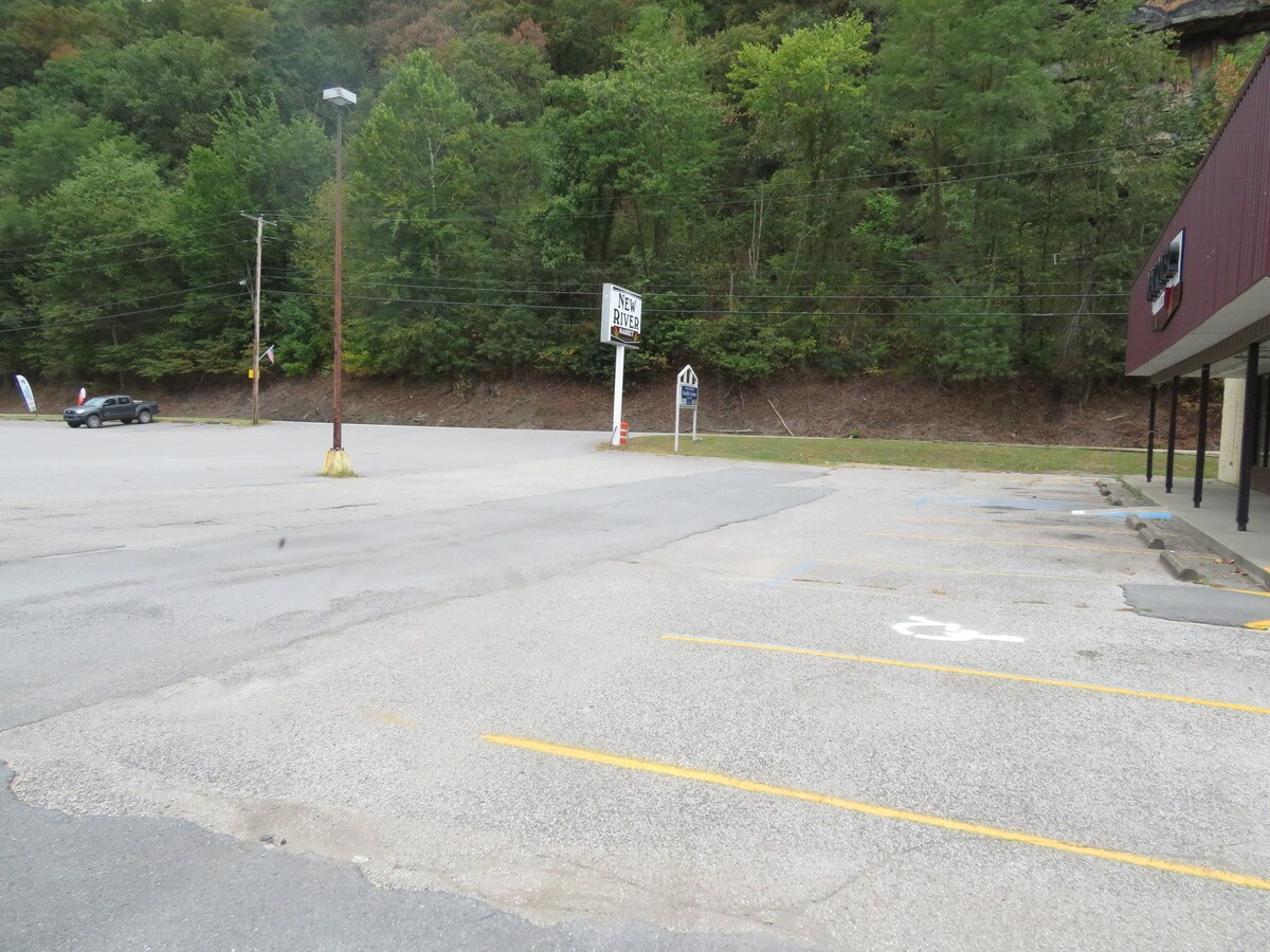 11176 Midland Trl, Gauley Bridge, WV 25085