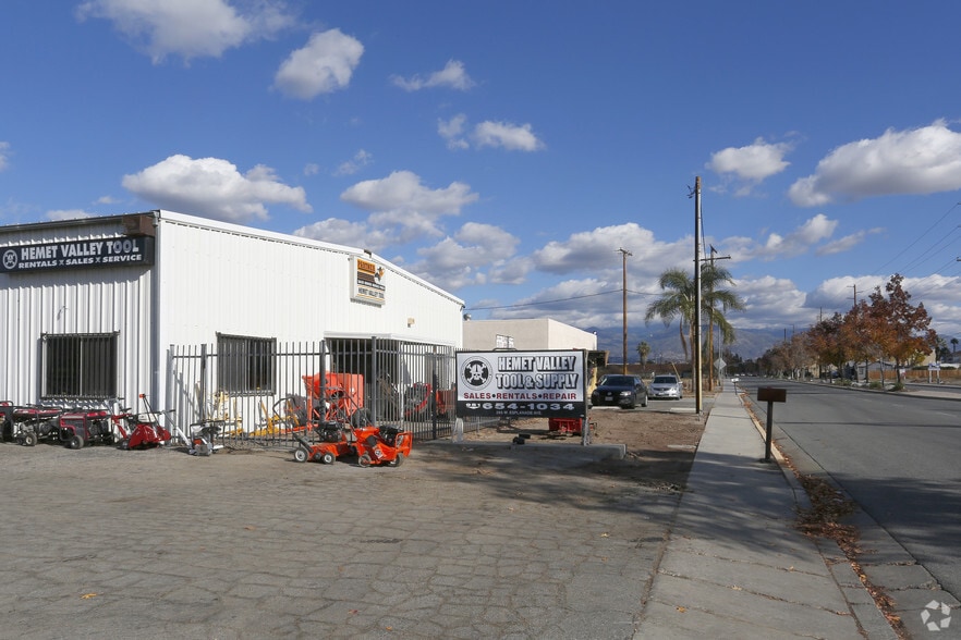 385 W Esplanade Ave, San Jacinto, CA for lease - Building Photo - Image 3 of 4