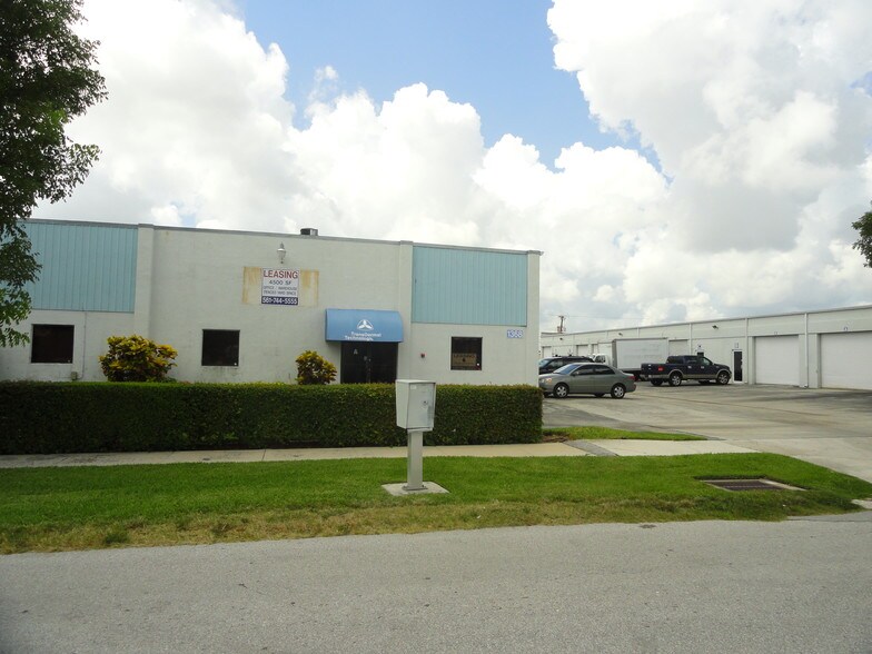 1368 N Killian Dr, Lake Park, FL for lease - Building Photo - Image 1 of 4