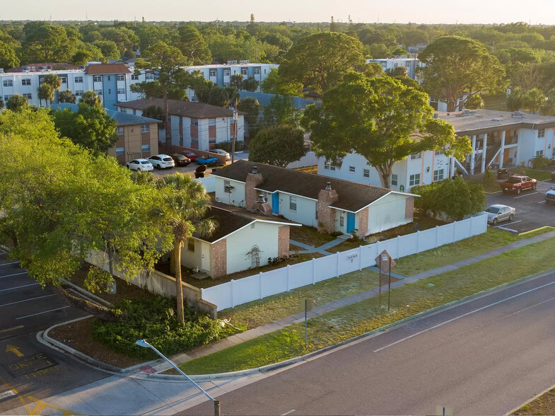 442 77th Ave N, Saint Petersburg, FL for sale - Primary Photo - Image 1 of 12