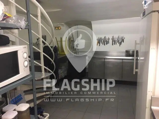 Retail in Paris for lease - Interior Photo - Image 2 of 3