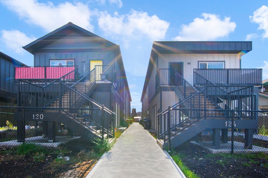 120 Calgary Av, Penticton, BC for sale - Building Photo - Image 3 of 21