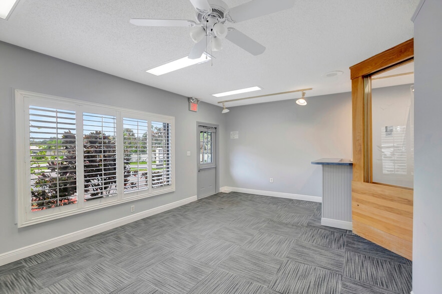 1511 Indian Rocks Rd S, Largo, FL for lease - Building Photo - Image 3 of 37