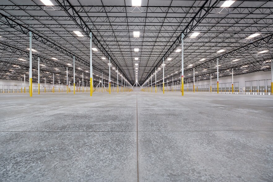 1207 E Grant Line Rd, Tracy, CA for lease - Interior Photo - Image 2 of 4