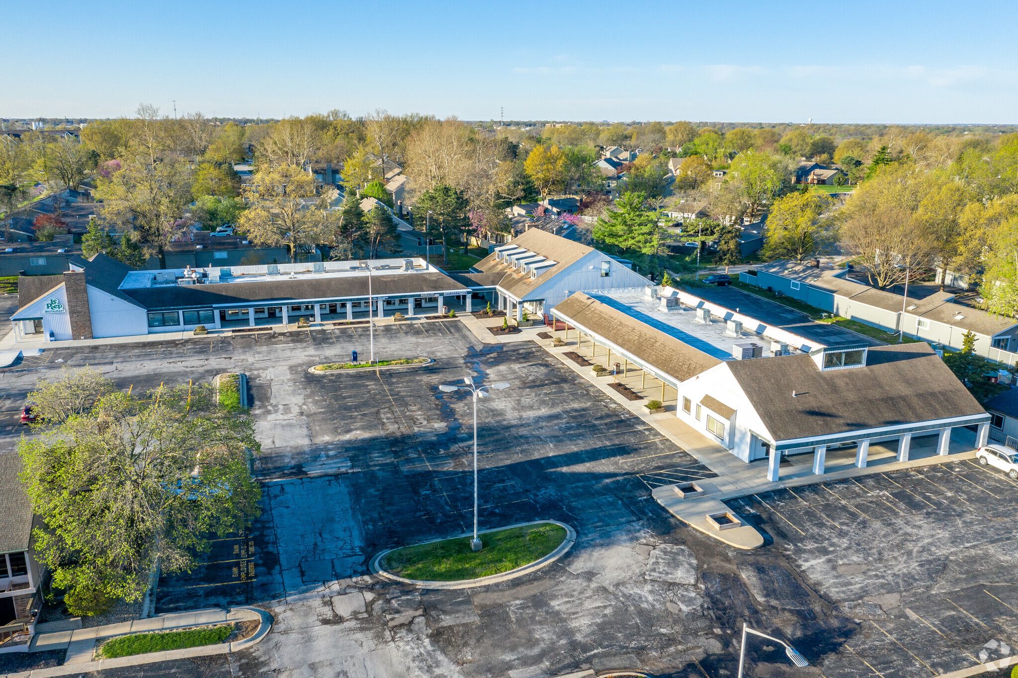 7902-7916 Quivira Rd, Lenexa, KS for lease Building Photo- Image 1 of 17