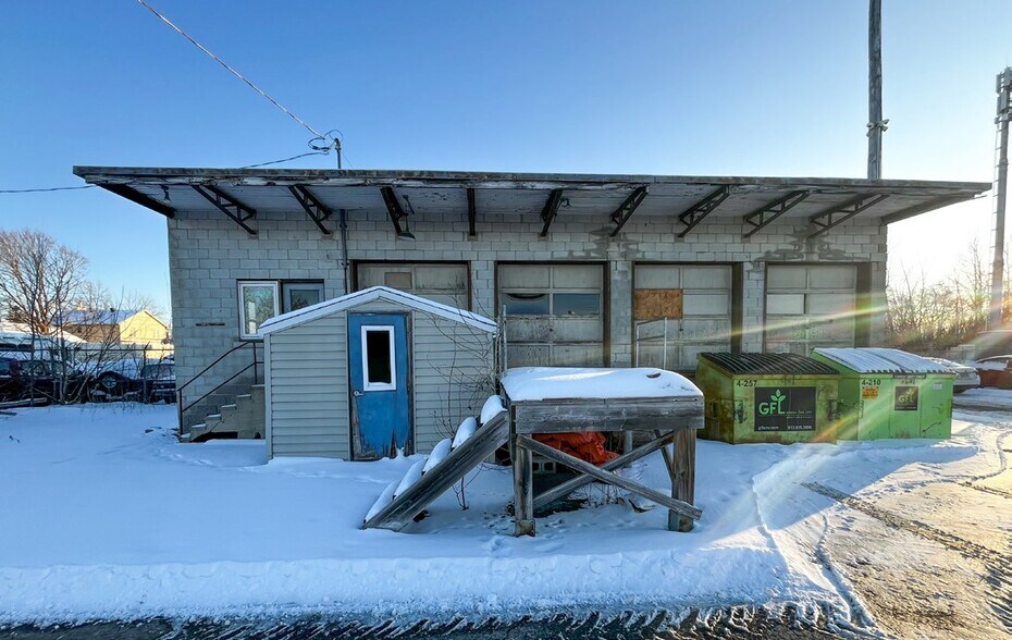 1740 Queensdale Av, Ottawa, ON for lease - Building Photo - Image 3 of 4