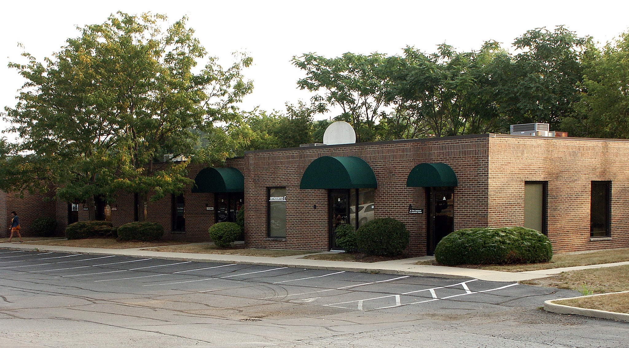 34 N Island Ave, Batavia, IL for lease Primary Photo- Image 1 of 15