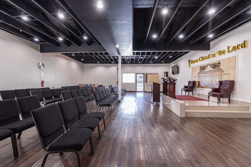 3912 Eagle Rock Blvd, Los Angeles, CA for lease - Interior Photo - Image 1 of 13