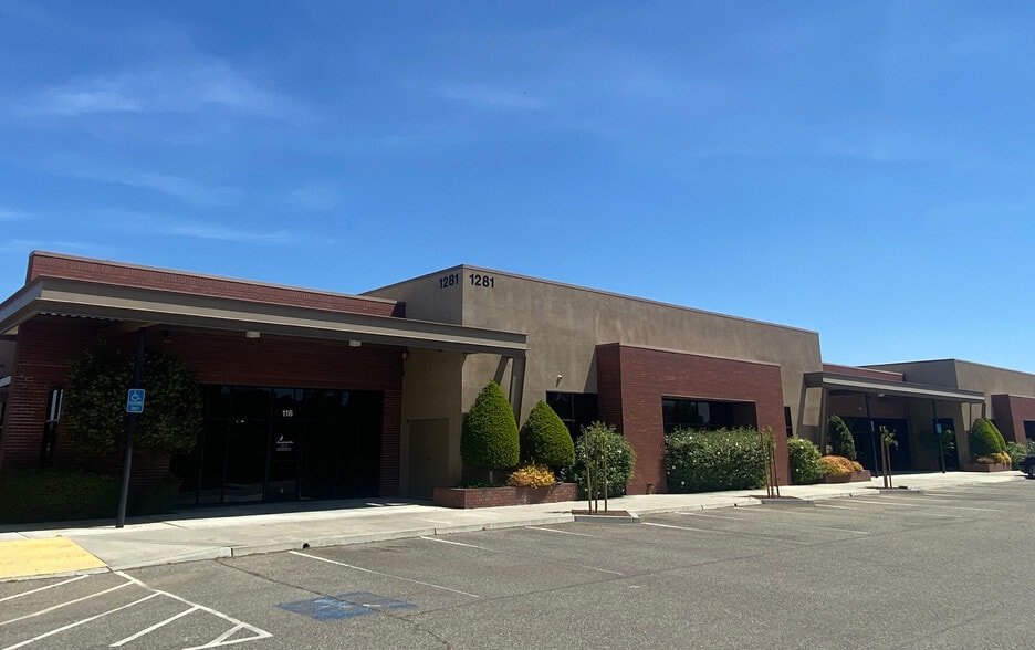 1281 E Alluvial Ave, Fresno, CA for lease - Building Photo - Image 1 of 1