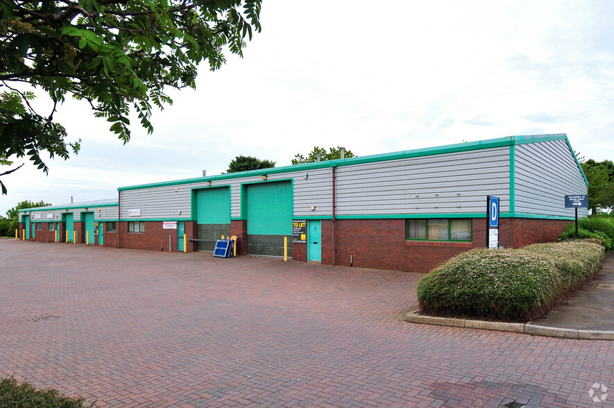 Enterprise Way, Bradford for lease - Primary Photo - Image 1 of 6