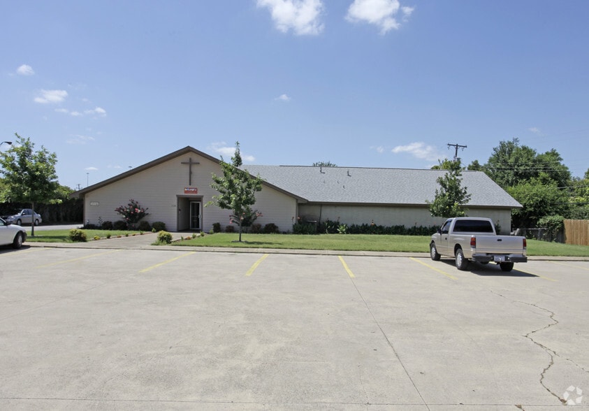 7708 Maplewood Ave, North Richland Hills, TX for lease - Building Photo - Image 1 of 8