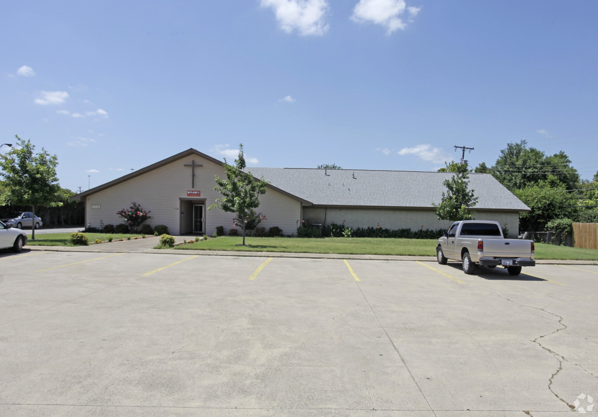 7708 Maplewood Ave, North Richland Hills, TX for lease Building Photo- Image 1 of 9