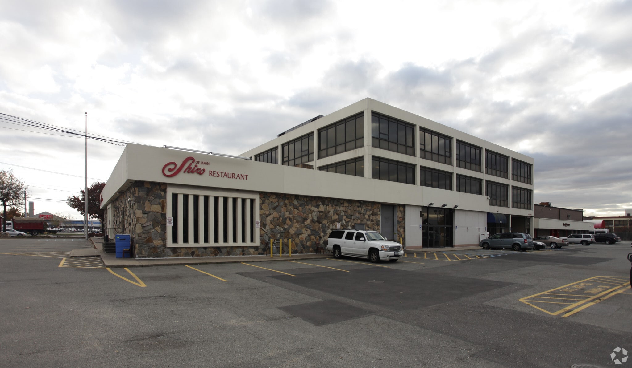 393399 Old Country Rd, Carle Place, NY 11514 Old Country Plaza