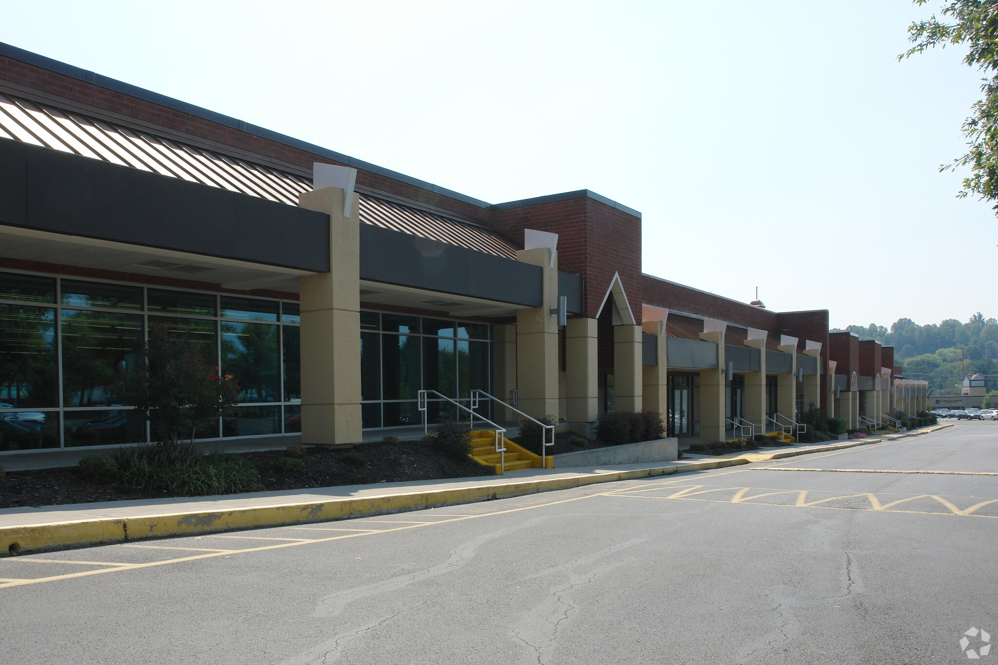 130-192 N Seven Oaks Dr, Knoxville, TN for lease Building Photo- Image 1 of 3