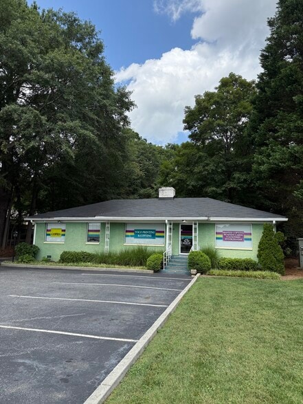 2960 N Druid Hills Rd NE, Atlanta, GA for lease - Primary Photo - Image 1 of 3