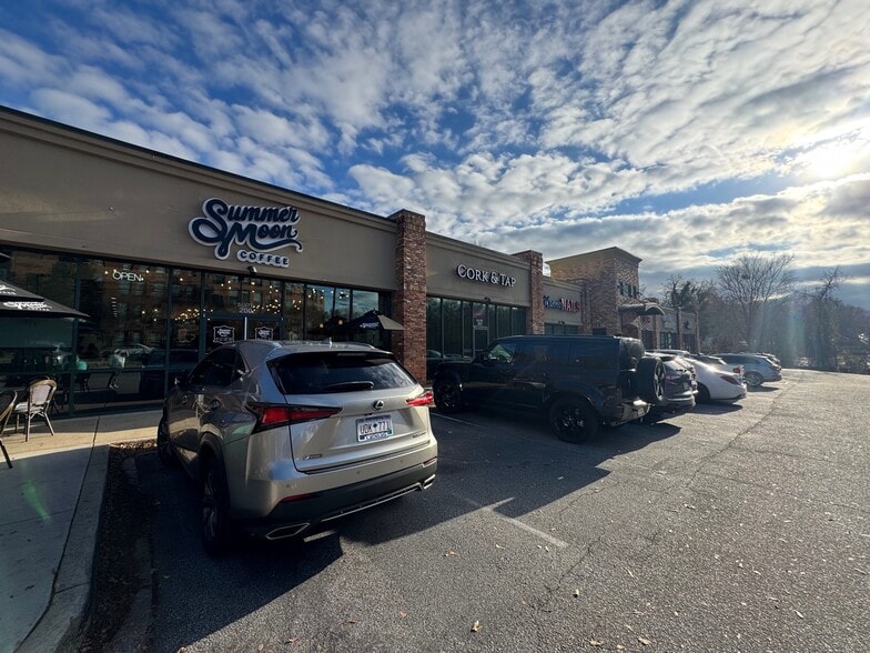 409 Mills Ave, Greenville, SC for lease - Building Photo - Image 2 of 3