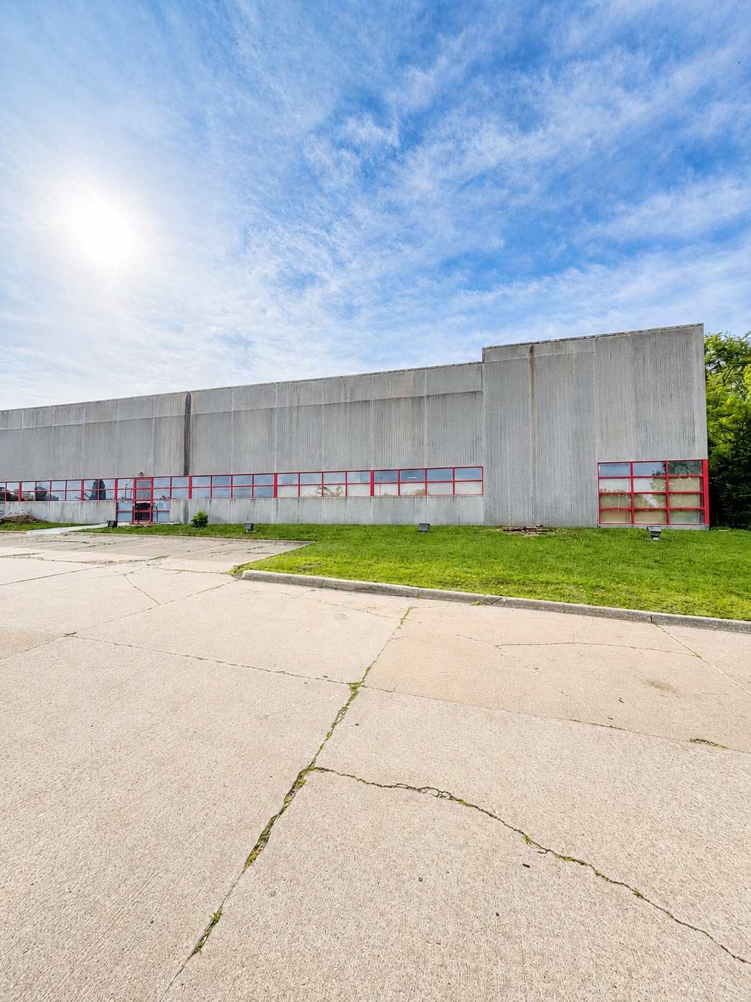 1202 Thomas Beck Rd, Des Moines, IA for lease Interior Photo- Image 1 of 5