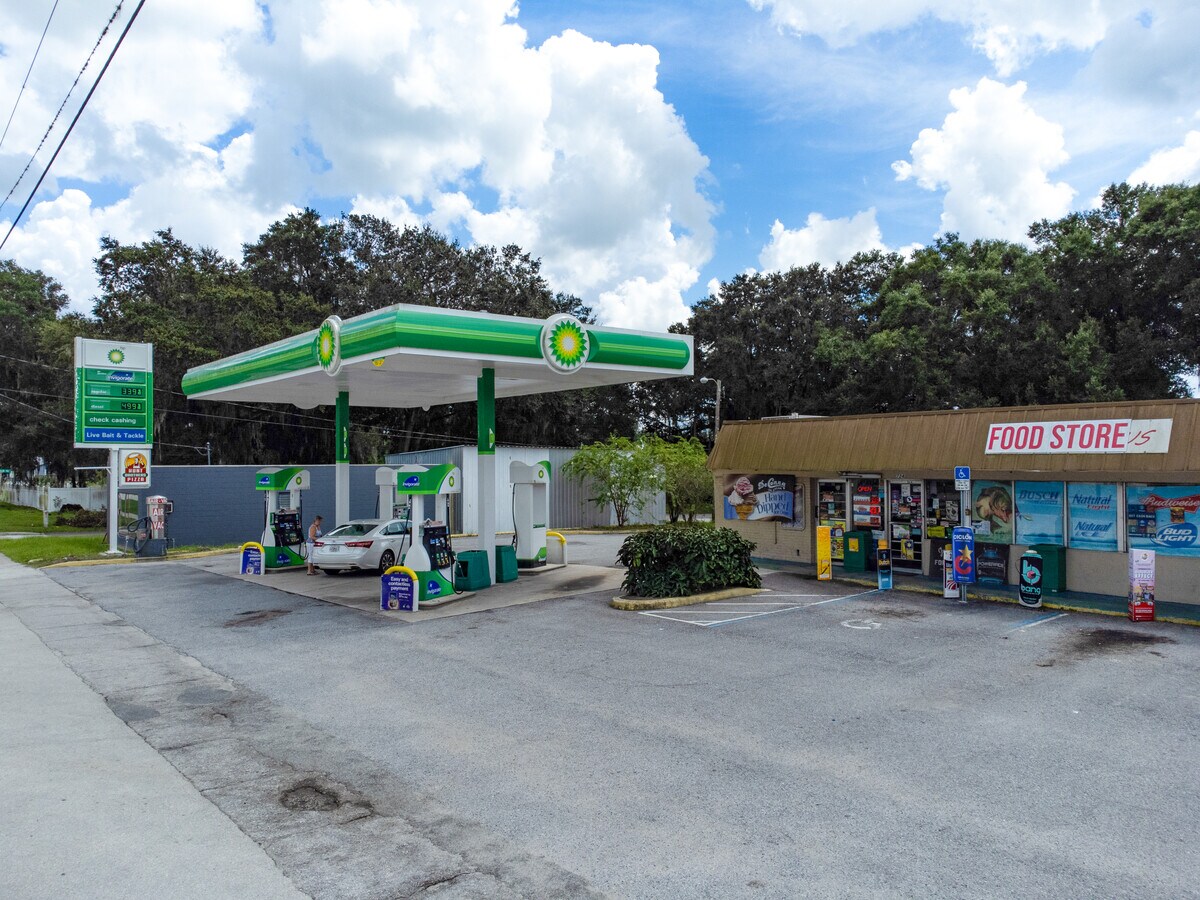 724 E Broadway St, Fort Meade, FL 33841 SQRL Fuel Station