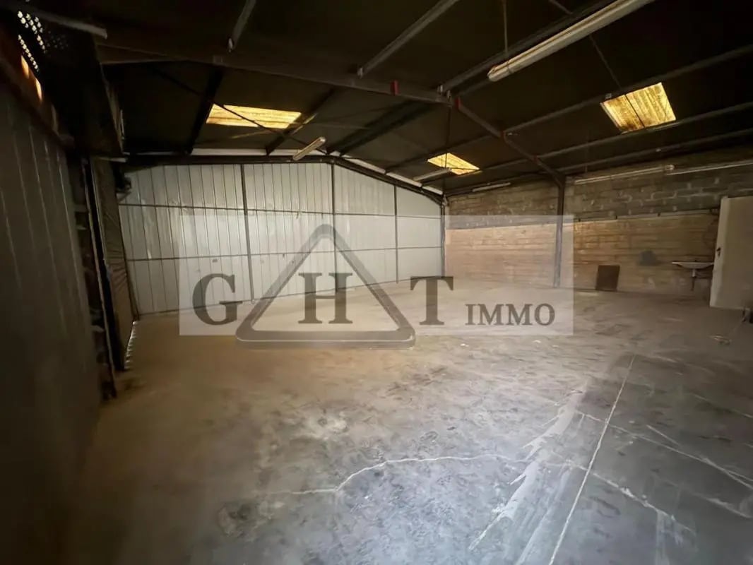 Office in Dammarie-les-Lys for lease Interior Photo- Image 1 of 7