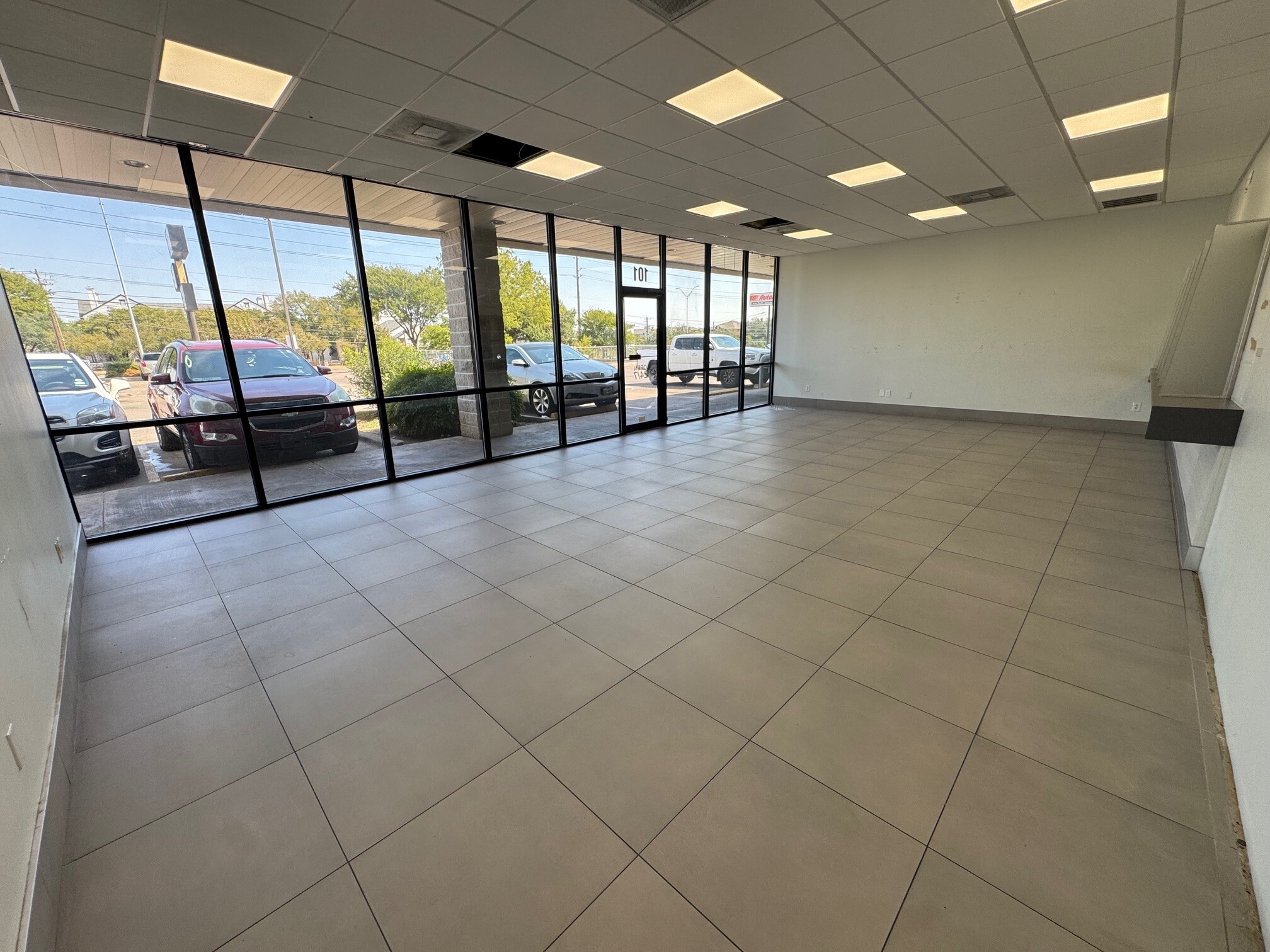 1909 E William Cannon Dr, Austin, TX for lease Interior Photo- Image 1 of 10