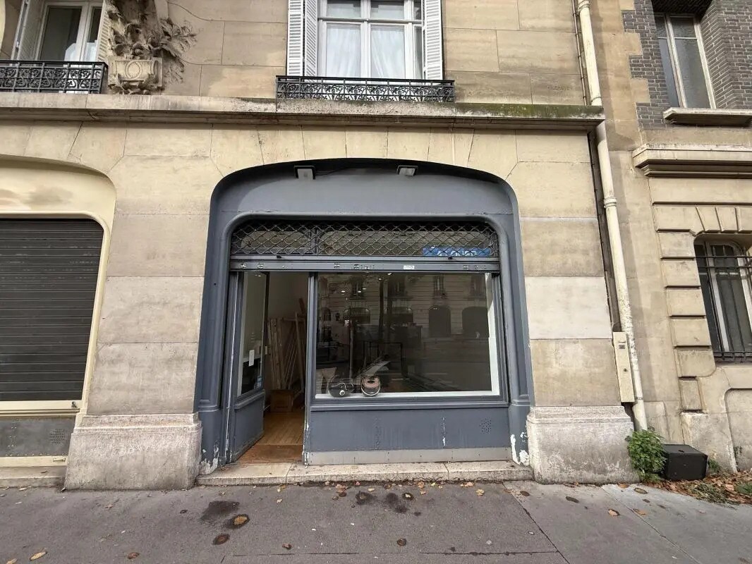 Retail in Paris for lease Building Photo- Image 1 of 11