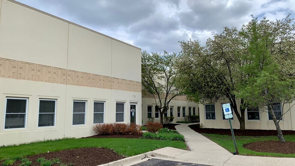 758 Ridgeview Dr, Mchenry, IL 60050