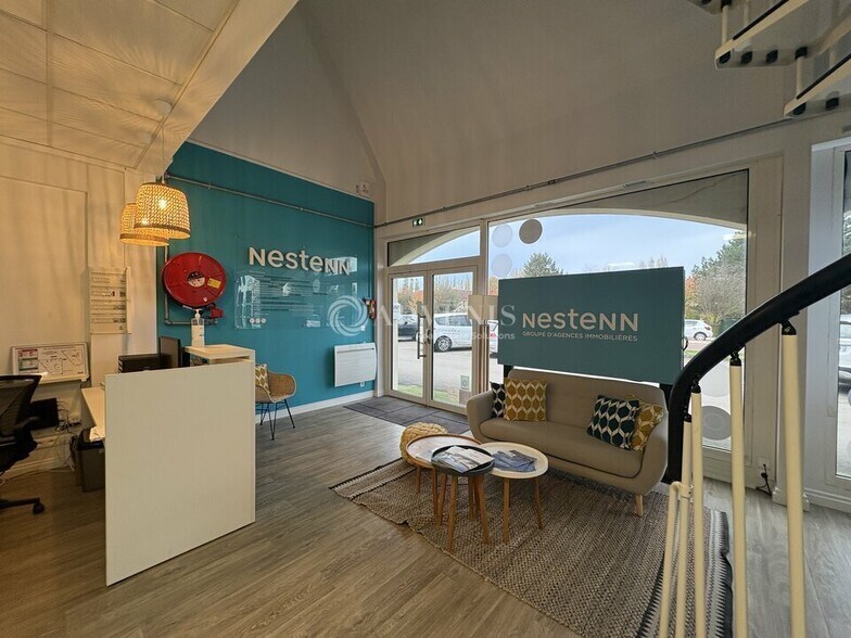 Retail in Cucq for lease - Lobby - Image 3 of 5