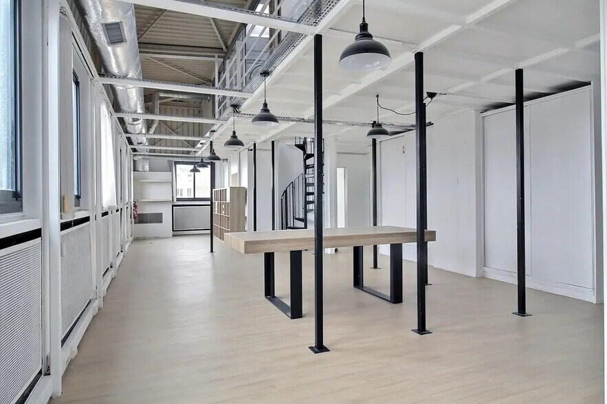 Boulevard Des Batignolles, Paris for lease - Building Photo - Image 3 of 9