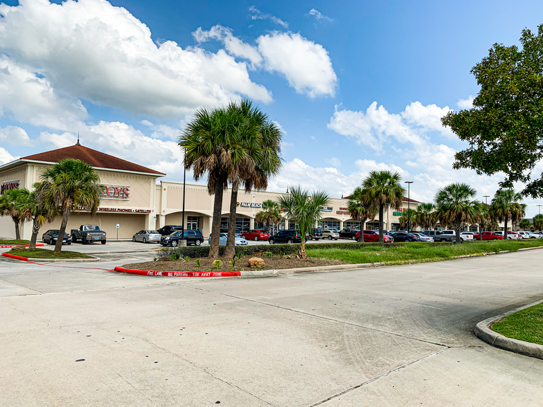 19073 North Fwy N, Shenandoah, TX for lease - Building Photo - Image 1 of 9