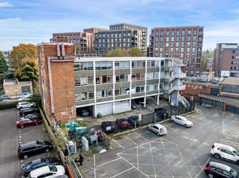 16 Lyon Rd, Harrow for sale - Primary Photo - Image 1 of 1