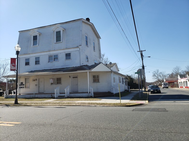 32 N Delsea Dr, Clayton, NJ 08312