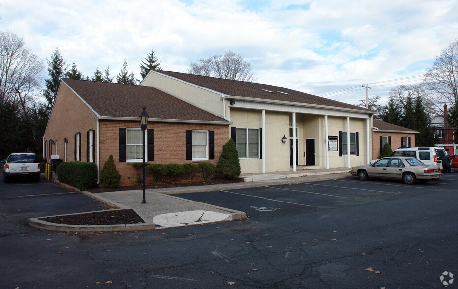 204 N West St, Doylestown, PA for sale - Building Photo - Image 1 of 1