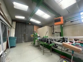 Flex in Boissy-sous-Saint-Yon for lease Interior Photo- Image 2 of 3