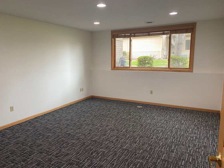 7201-7219 Forestview Ln N, Maple Grove, MN for lease - Building Photo - Image 3 of 8