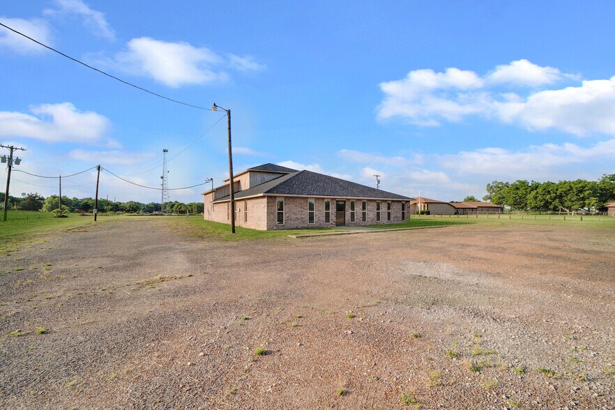 205 E North Interstate 30 Service Rd, Cumby, TX for sale - Building Photo - Image 1 of 1