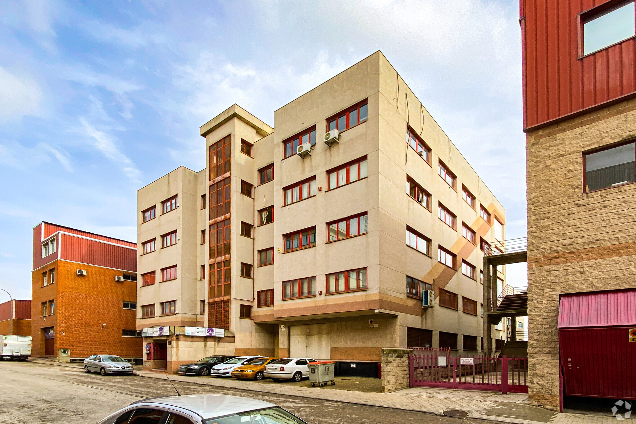 Industrial in Madrid, MAD for sale Primary Photo- Image 1 of 3